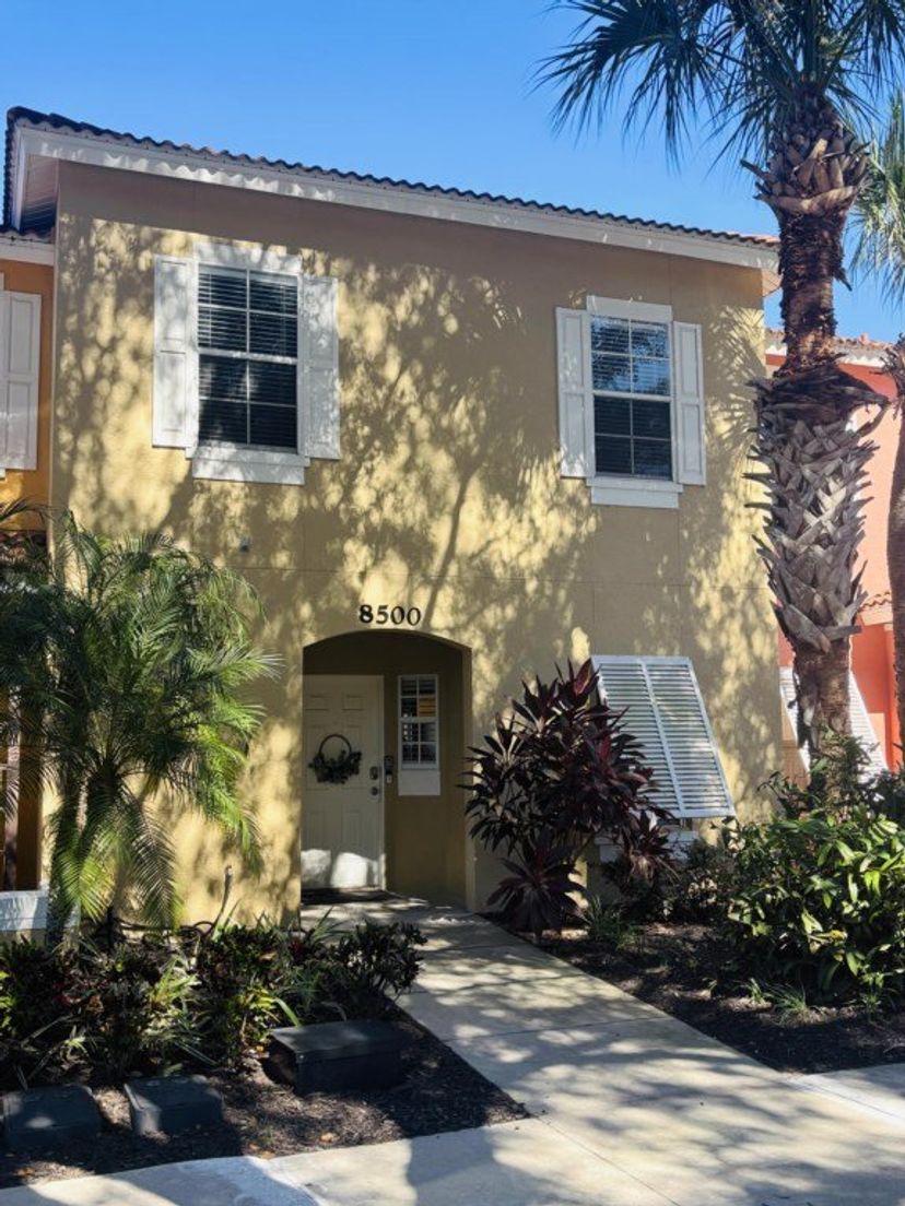 Town_house in Tuscan Hills, Florida