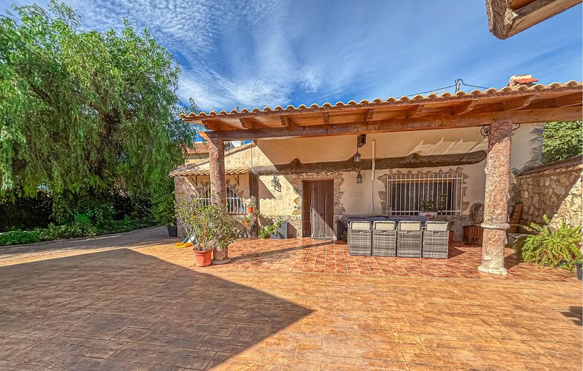 Villa in Spain, Mula