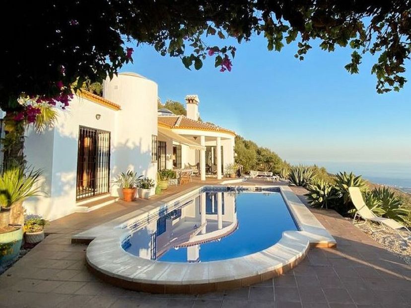 Villa in Arenas, Spain