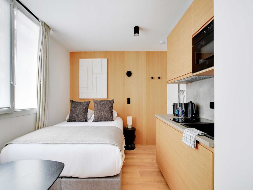 Studio apartment in France, Folie Mericourt