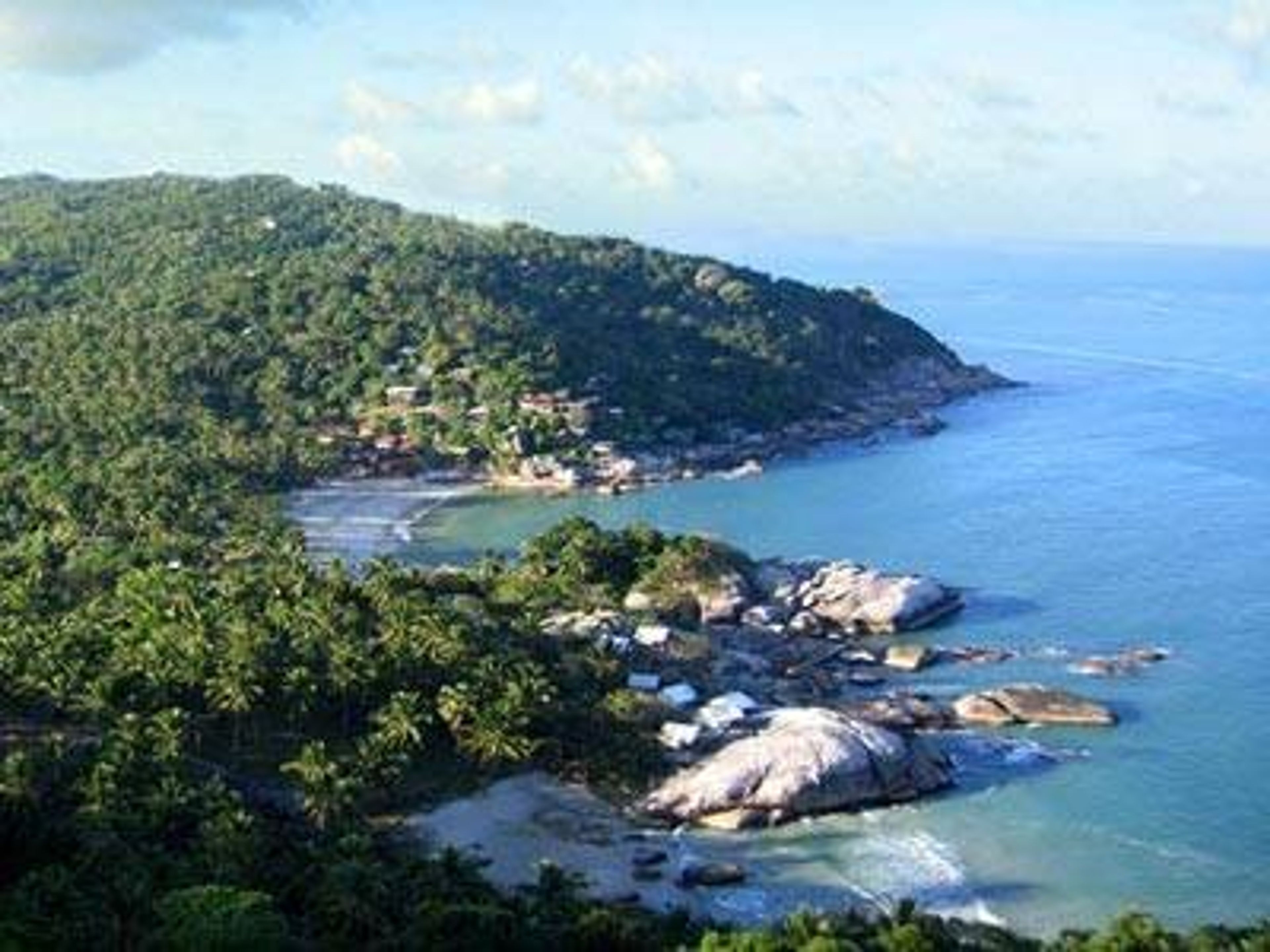 View of the 2 local beaches of Than Sadet and Tong Reng