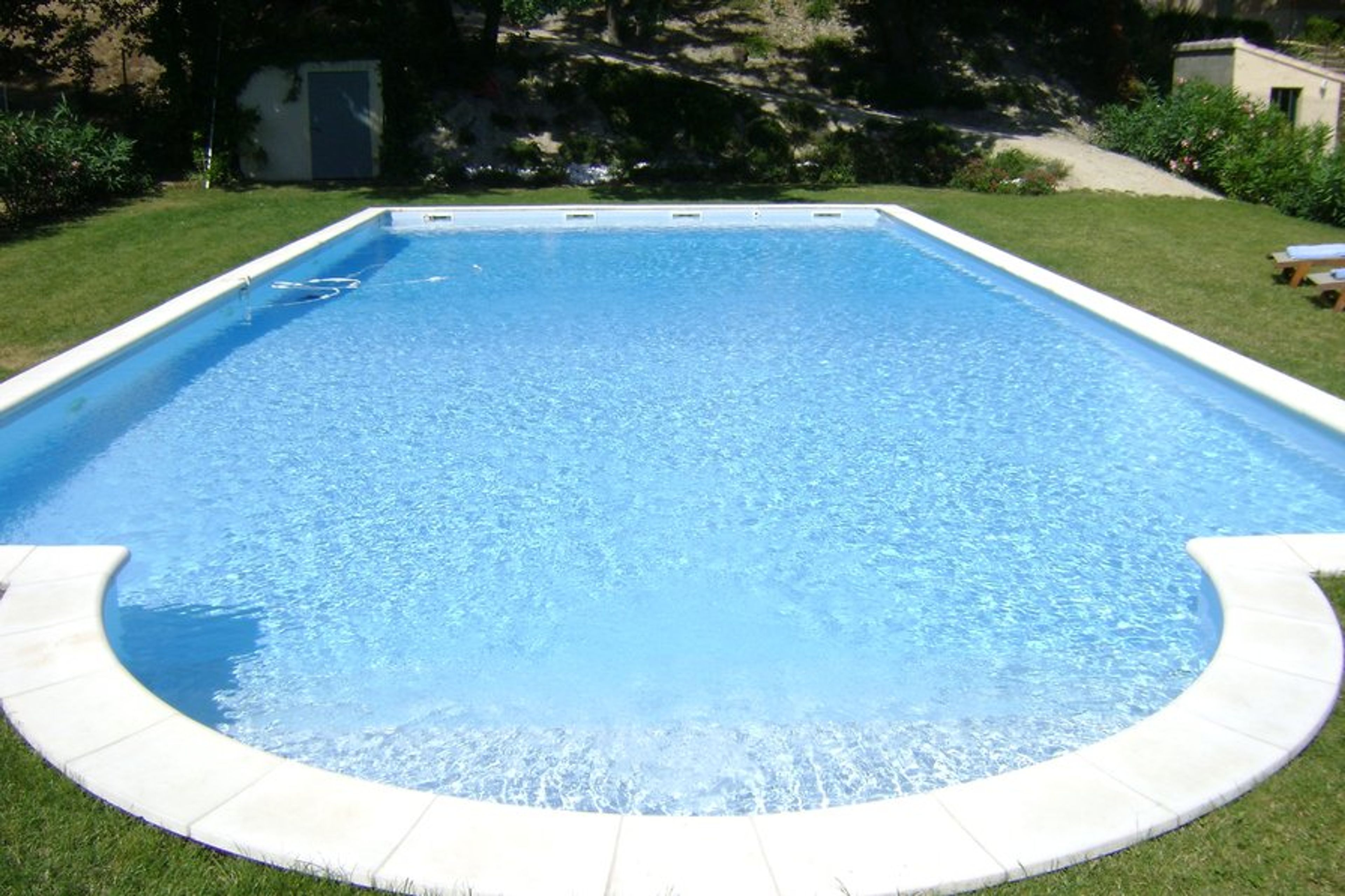 Huge 14 x 7 m pool with saline filtration and maintained weekly