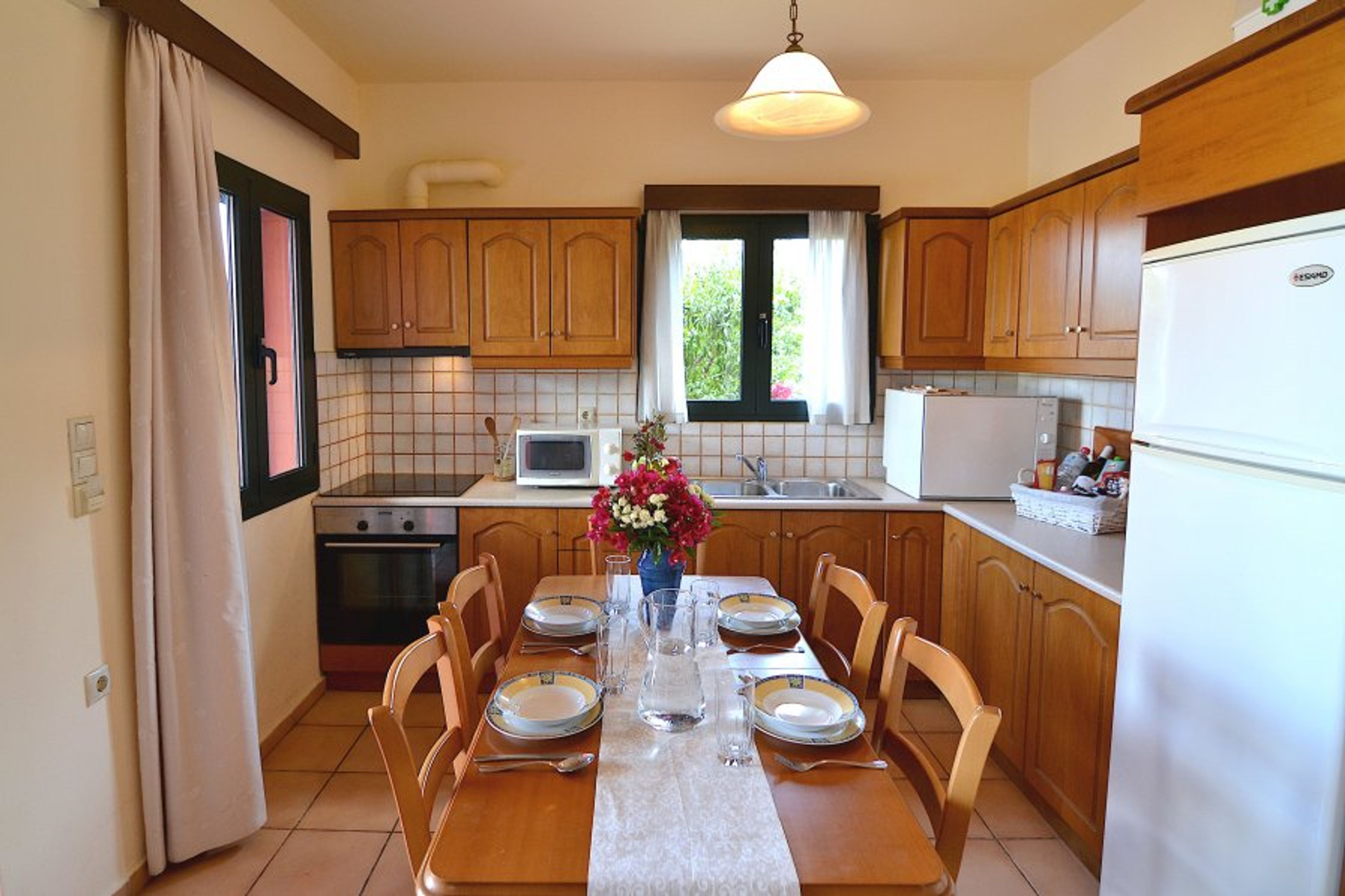 The fully equipped kitchen