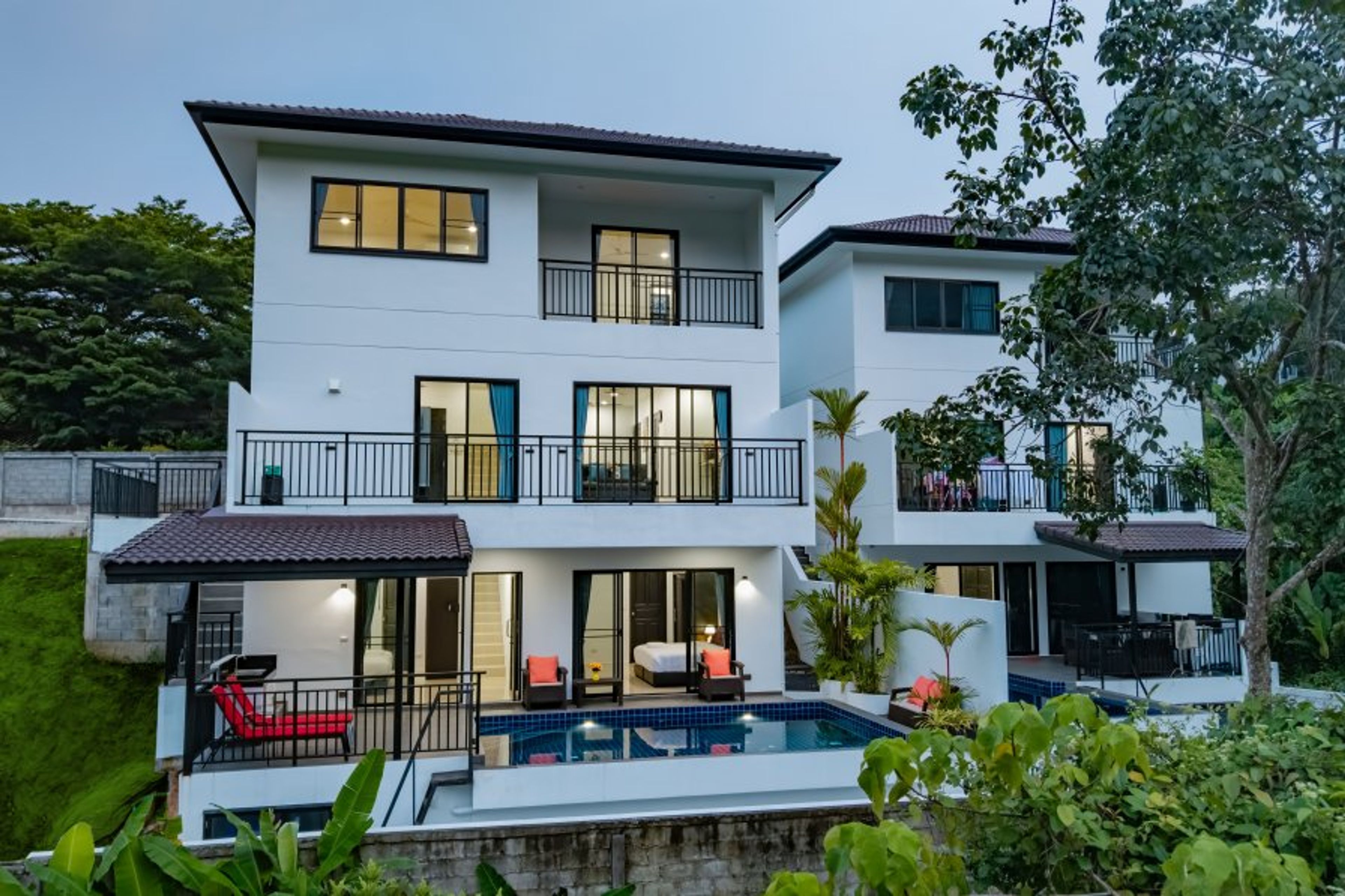 Villa with private infinity swimming pool over looking Mountain view