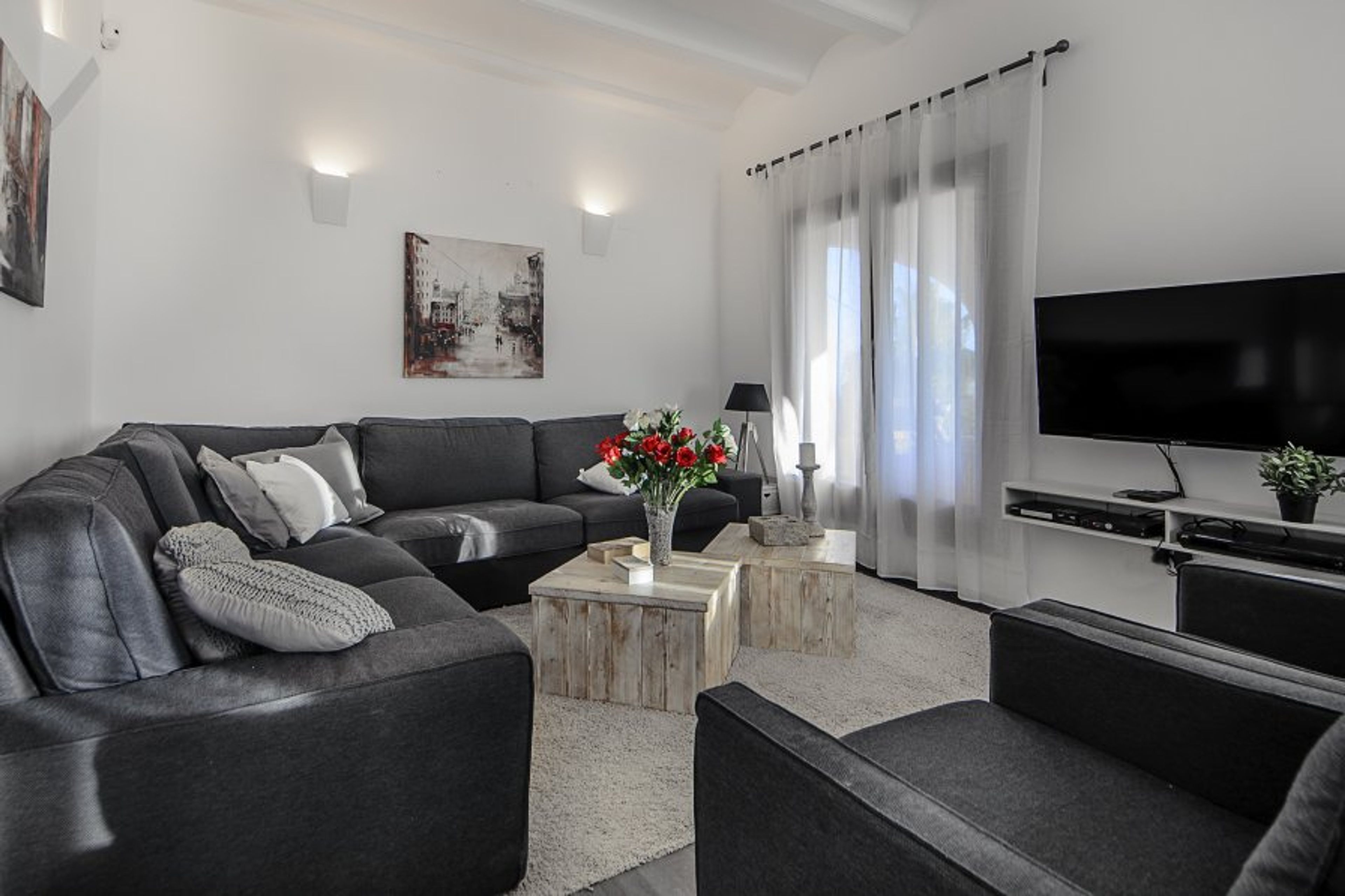 Upper floor living room