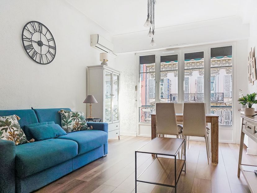 Apartment in Jean Medecin, the South of France