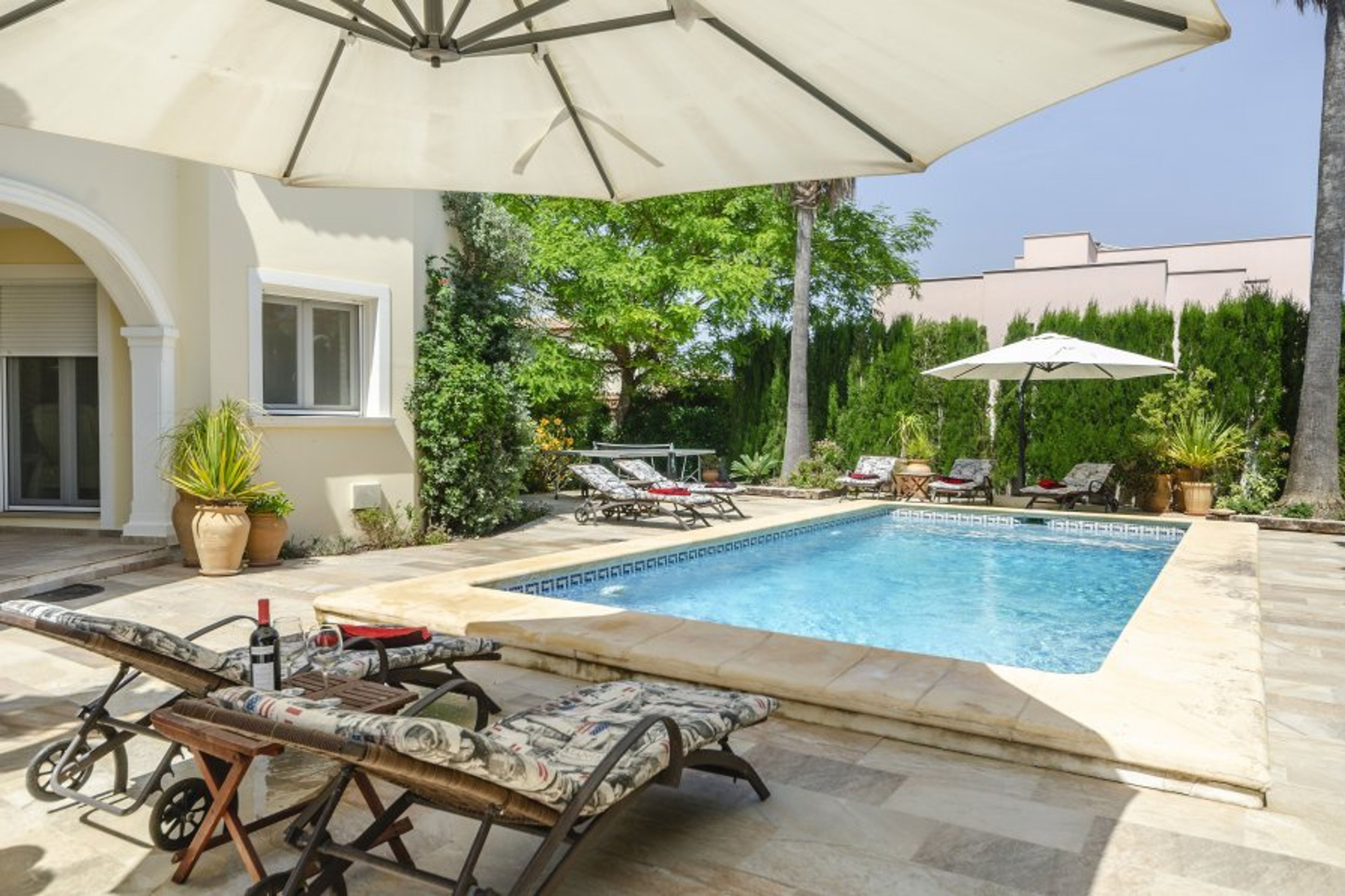 Heated poola nd sn lounges