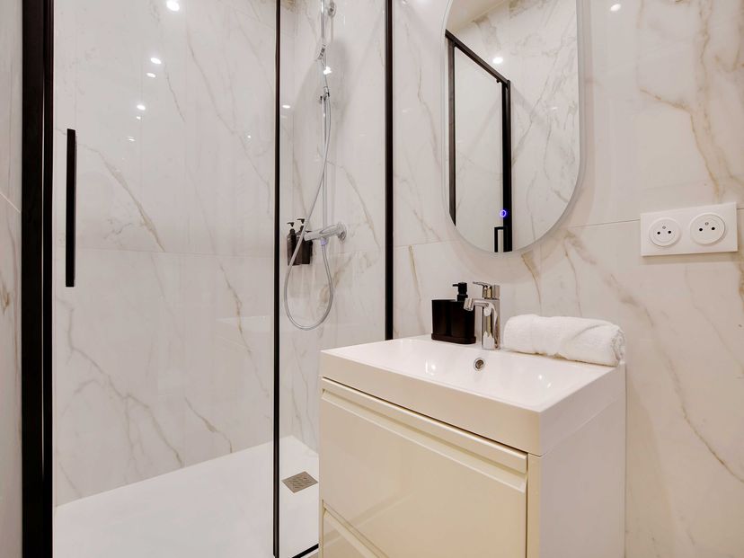Apartment in Saint-Ambroise, Paris