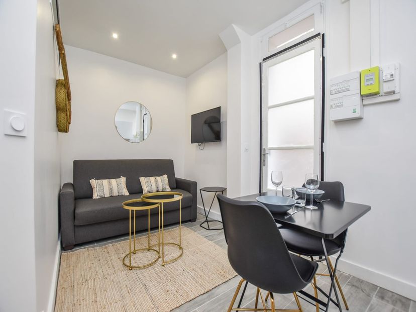 Apartment in France, Auteuil