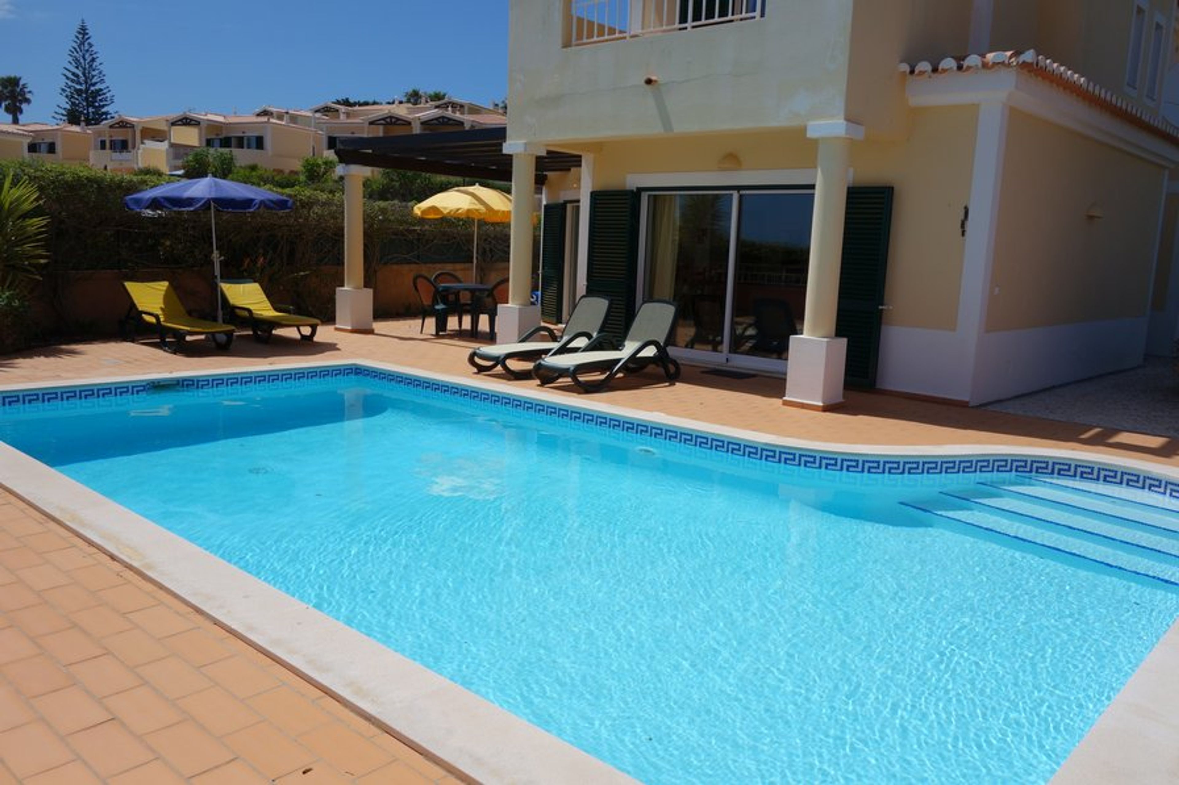 Casa Encantadora swimming pool and front of villa