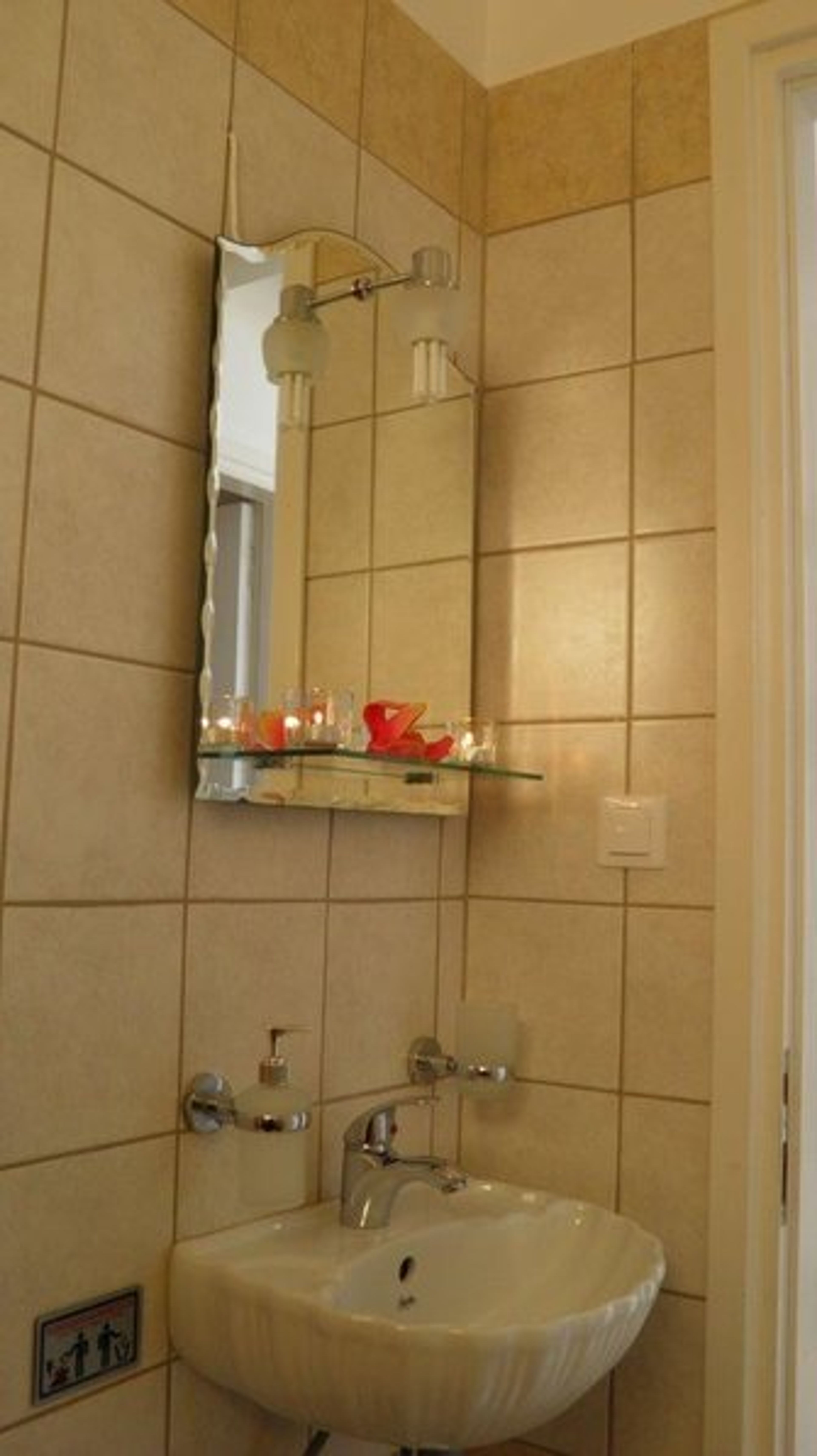 Blue Villa I small bathroom