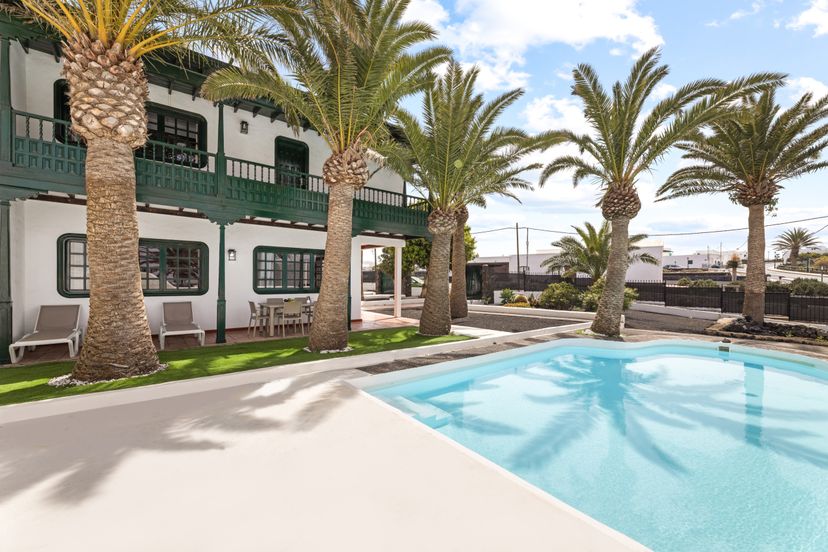 Villa in Spain, Tajaste