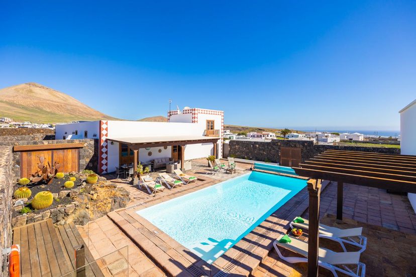 Villa in Spain, Tías: Beautiful villa with private pool and terrace