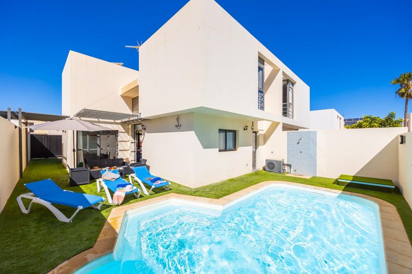 Villa in Spain, Costa Teguise: Beautiful villa with private pool and terrace