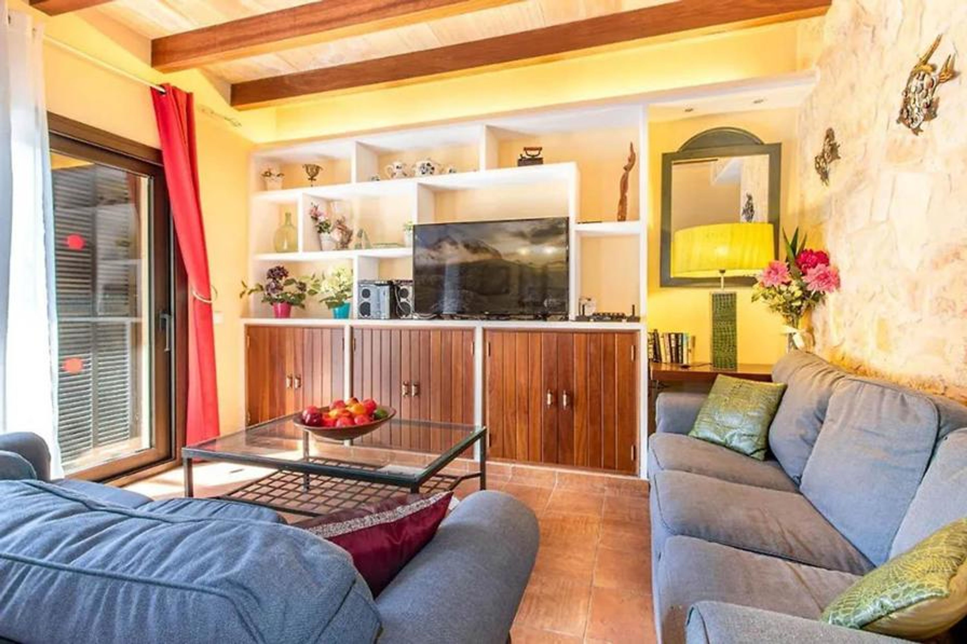 Living room with sofas, WiFi internet, and satellite TV