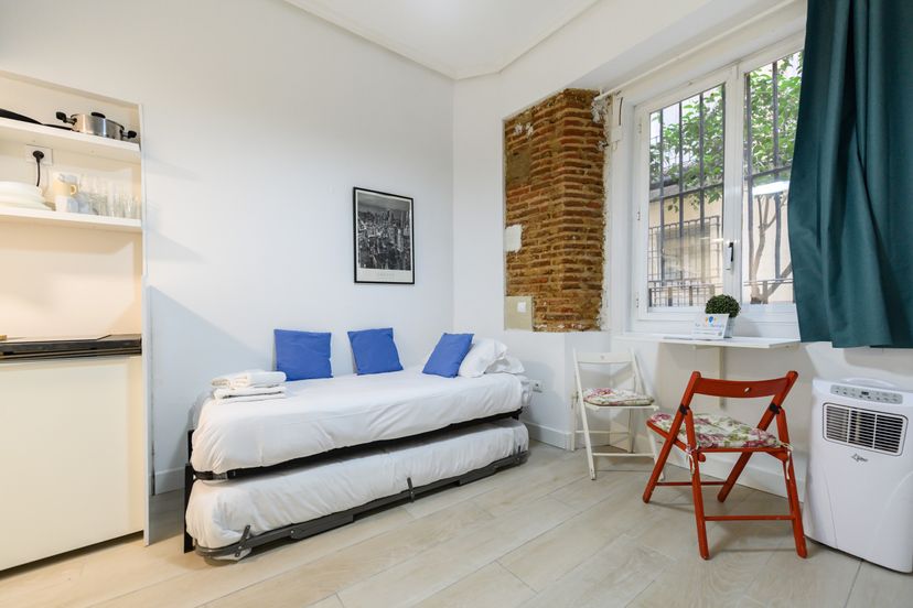 Studio_apartment in Universidad, Spain