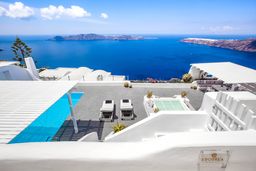 Villa with private pool in Santorini, Greece