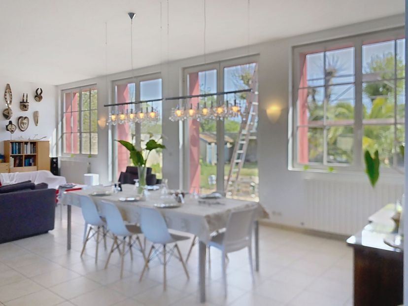 Villa in Ver-sur-Mer, France