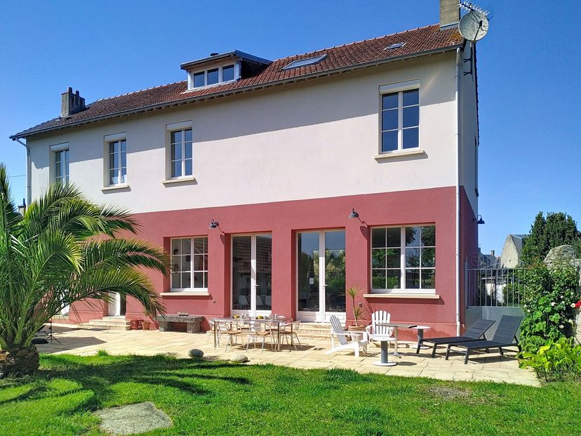 Villa in Ver-sur-Mer, France