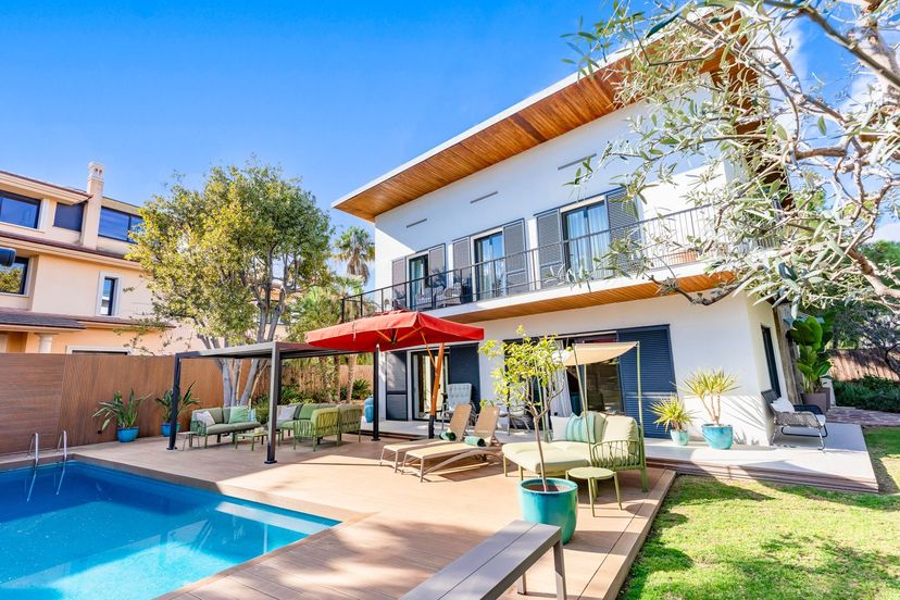 Villa in El Passeig Marítim, Spain