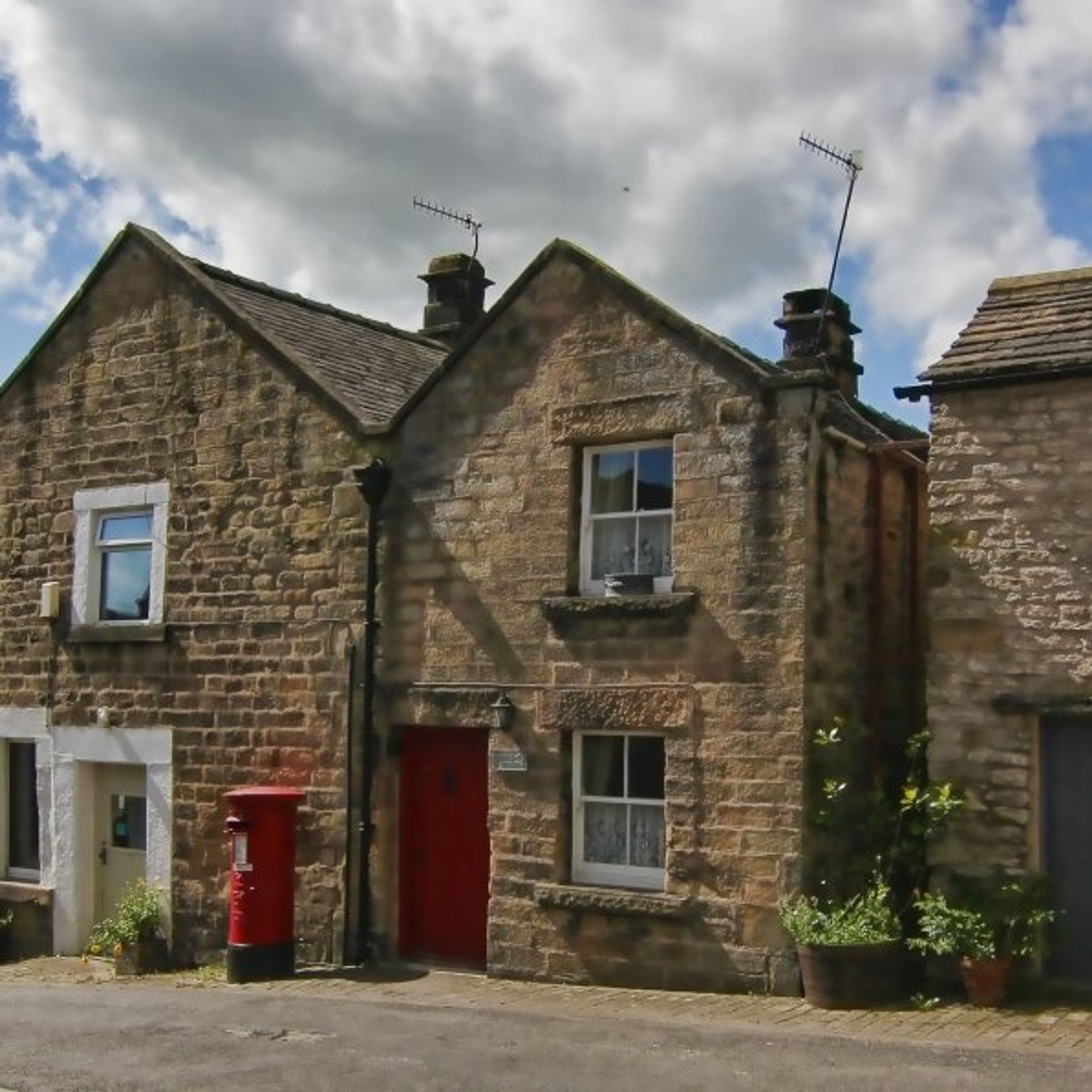 Thimble Cottage - conveniently located in the heart of Youlgreave.