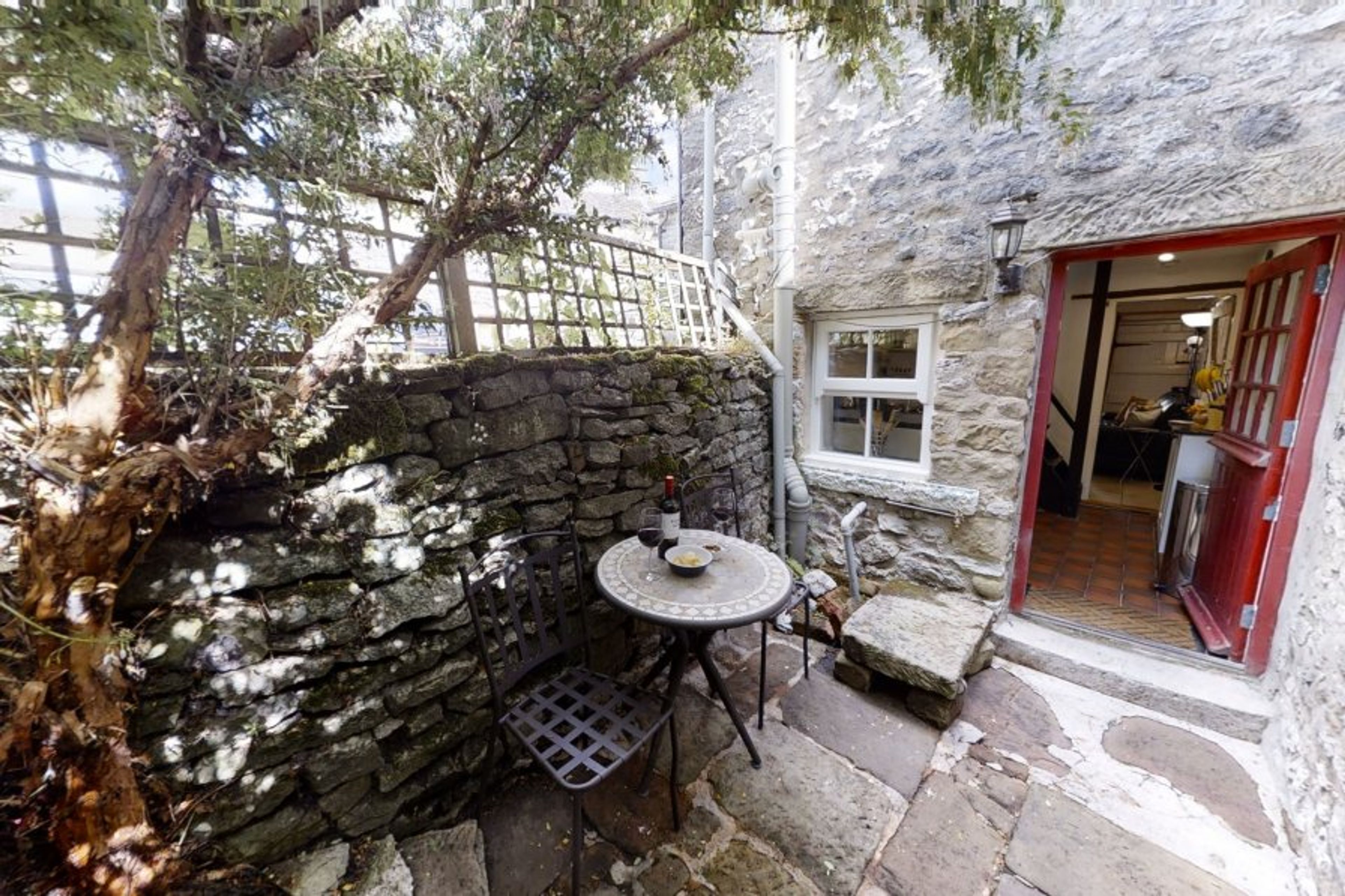 Fully enclosed rear walled courtyard garden. Ideal for dogs.