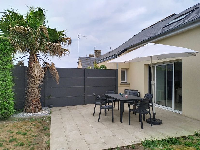 Villa in France, Créances
