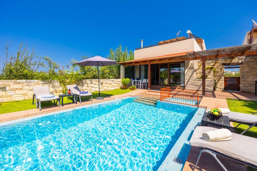Villa in Greece, Platanias: Beautiful villa with private pool and terrace