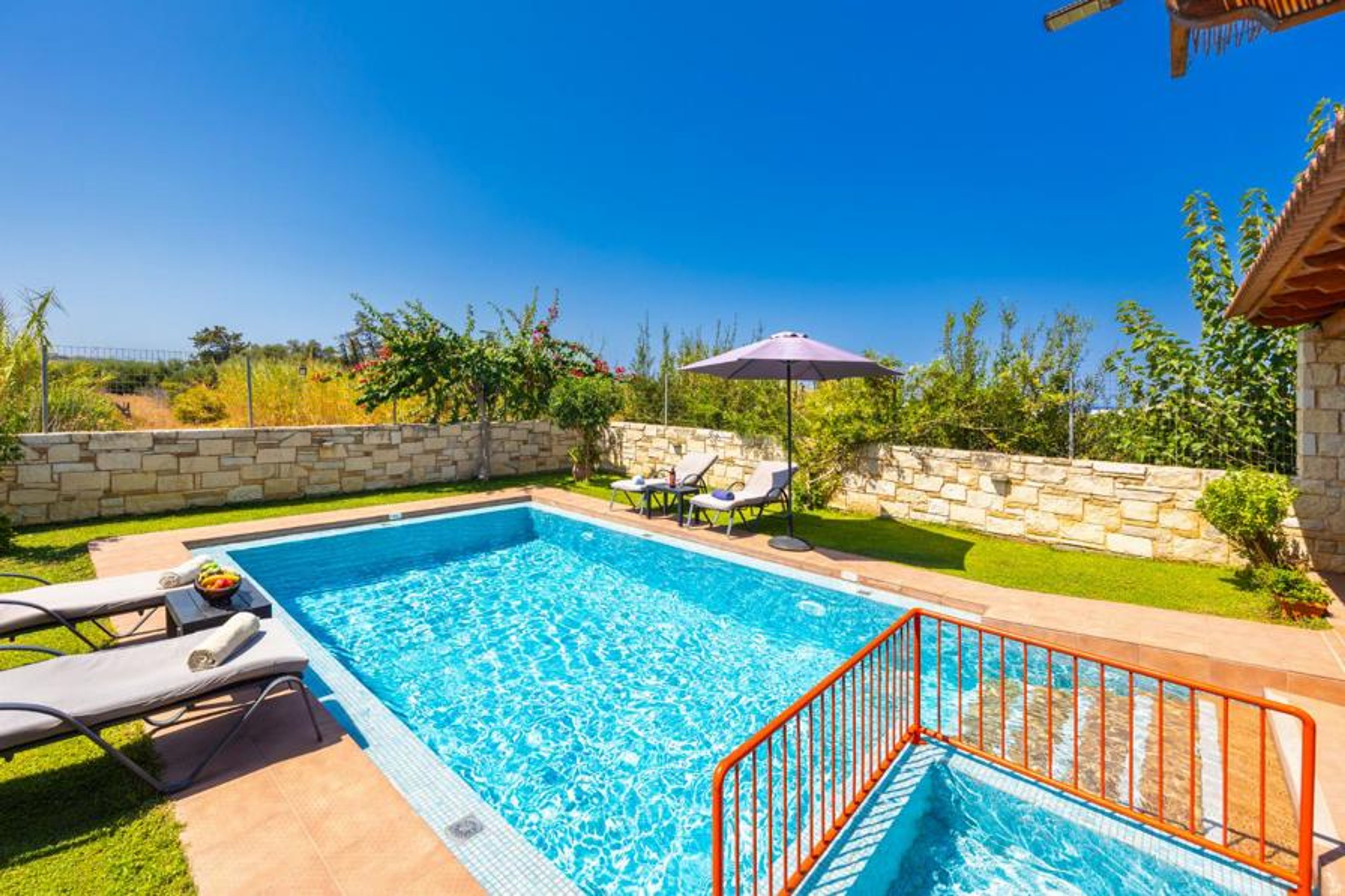 Private pool and terrace