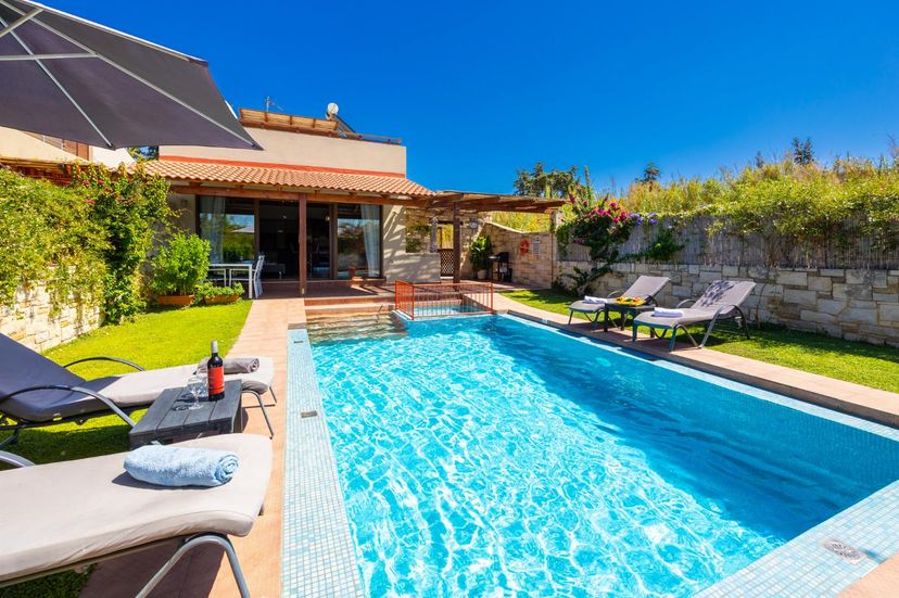 Villa in Greece, Platanias: Beautiful villa with private pool and terrace
