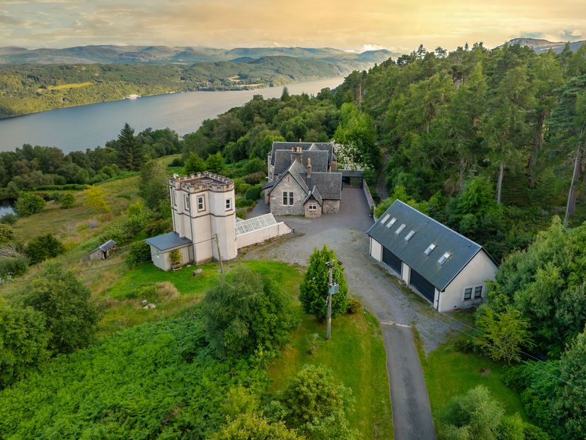 House in United Kingdom, Loch Ness West