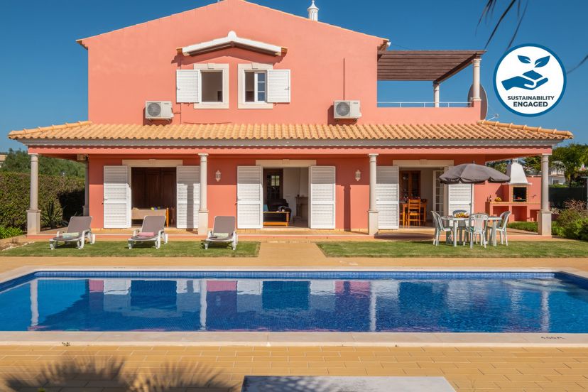 Villa in Portugal, Mato Serrão