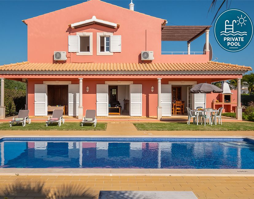 Villa in Portugal, Mato Serrão