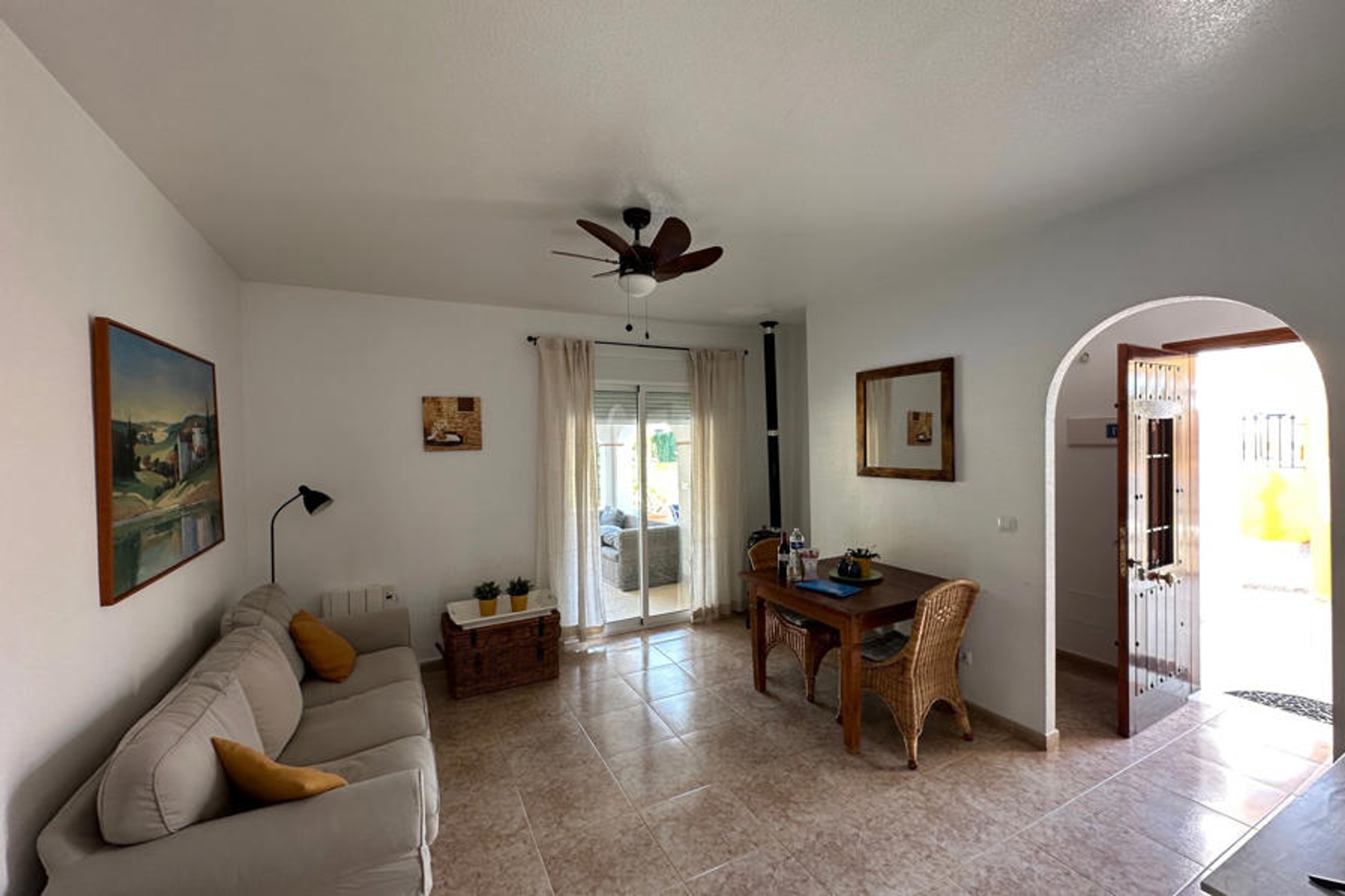 Sitting-room with airco and ceiling fans.
