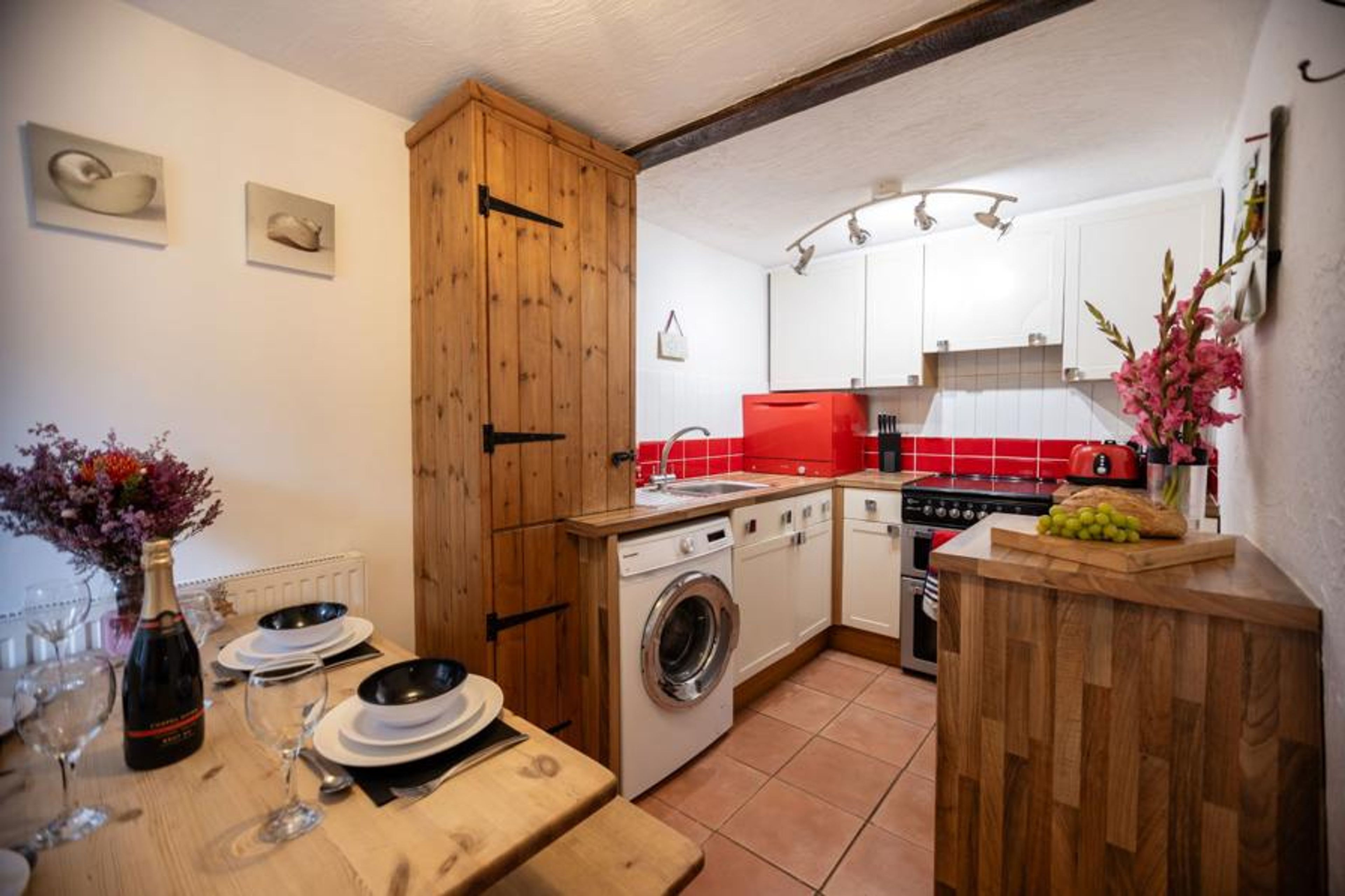 Willow Cottage Kitchen And Dining Area