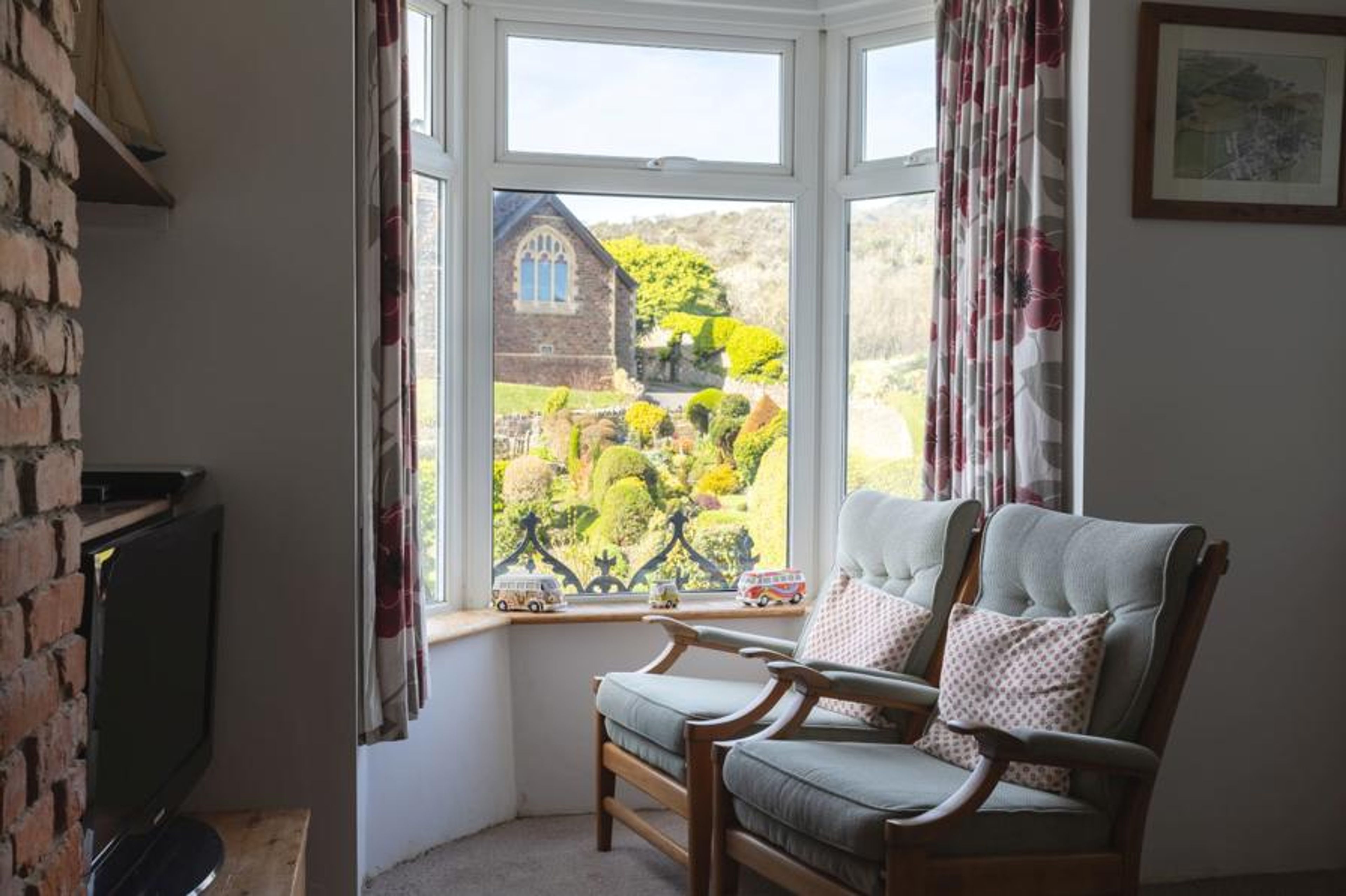 4 Adas Terrace Living Room Bay Window