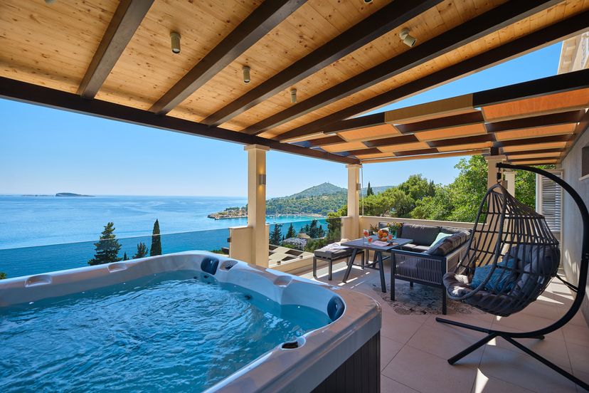 Apartment in Croatia, Mlini: Balcony wih a hot tub