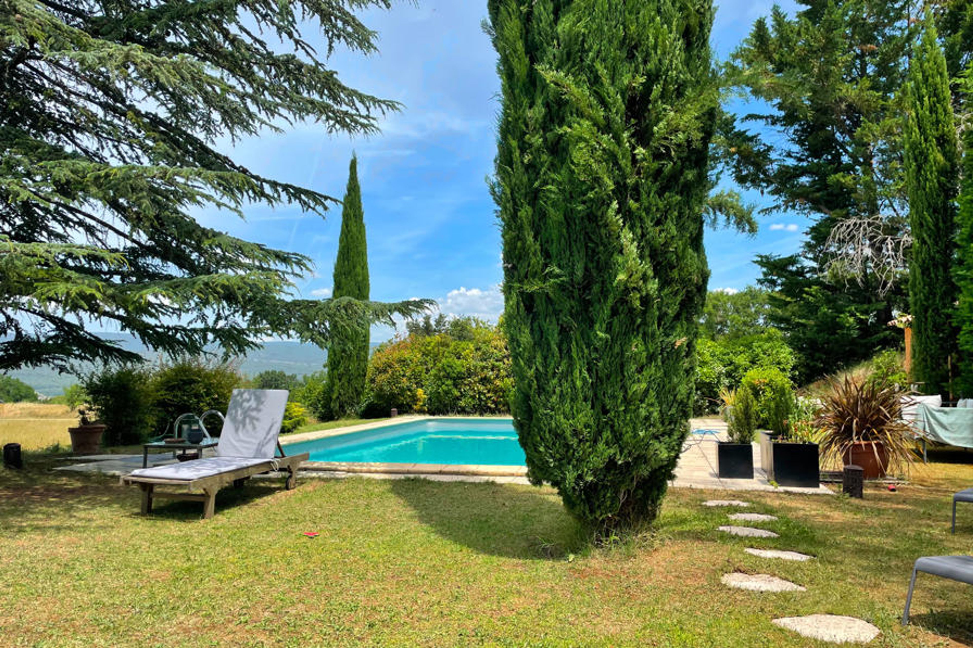 Garden with swimming pool