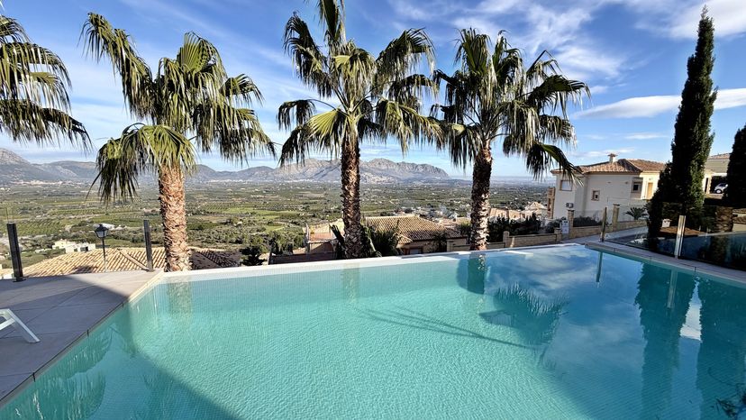 Villa in Spain, Trullent
