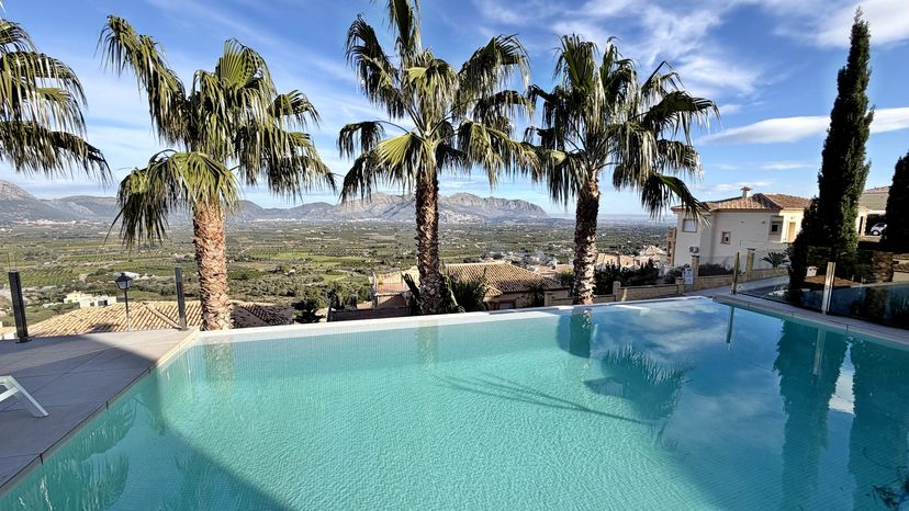 Villa in Spain, Trullent