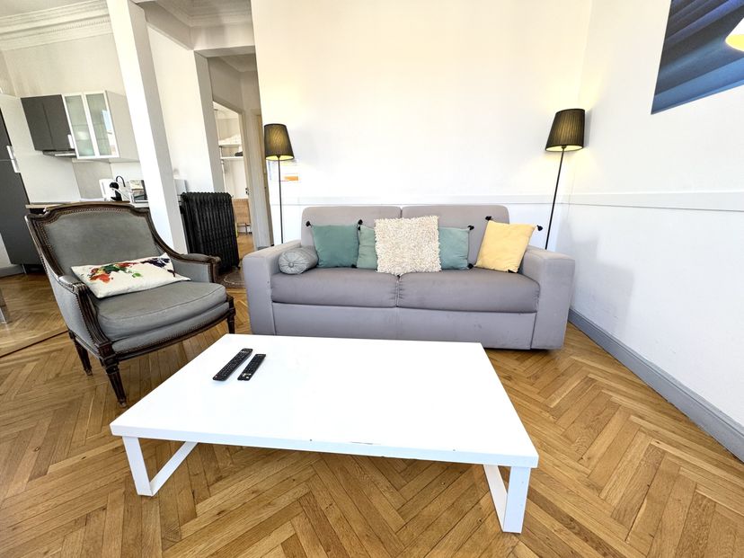 Apartment in France, Thiers-Durante
