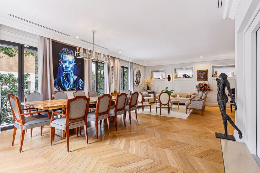 Town house in France, Porte Dauphine