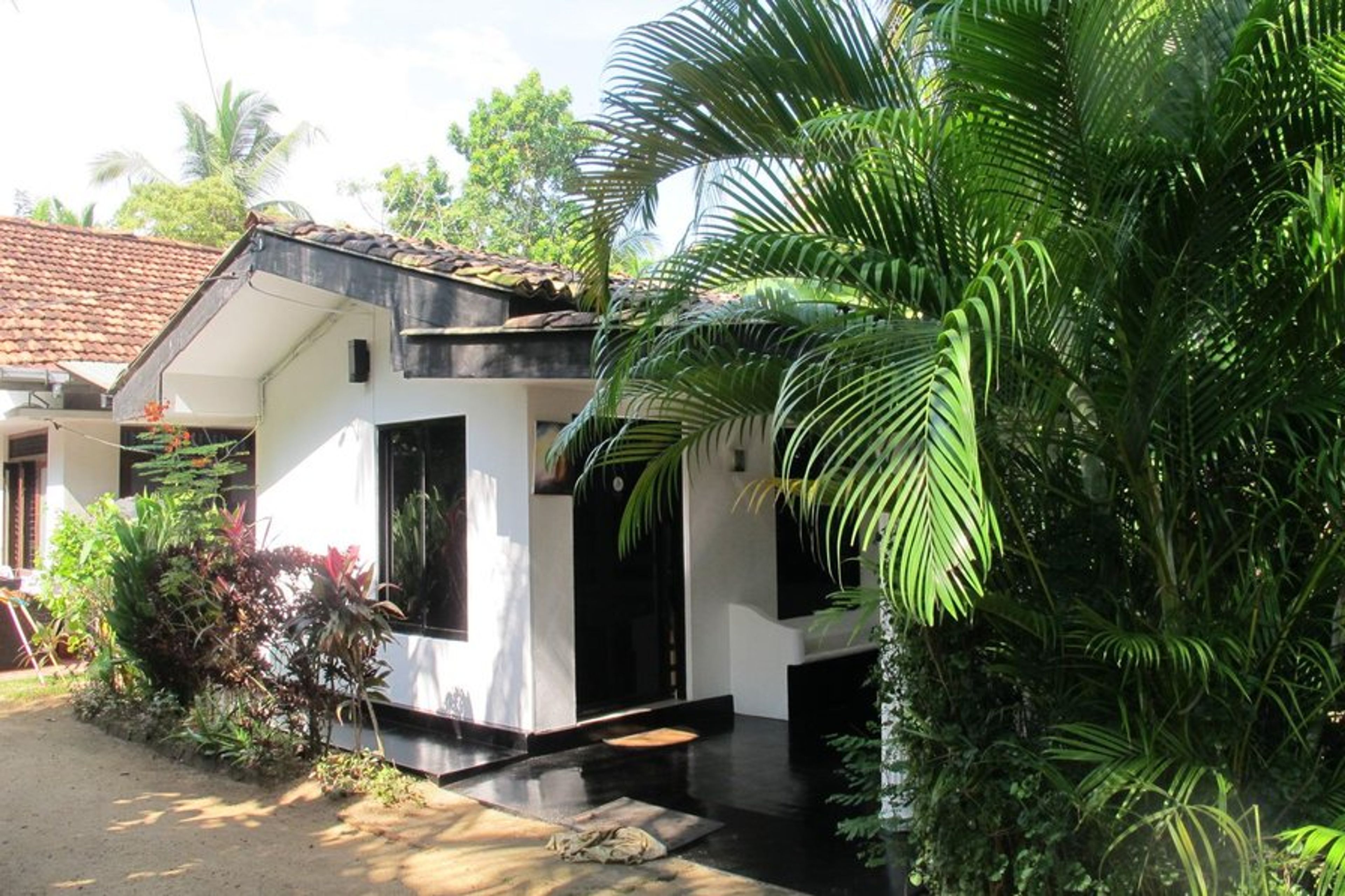 1 bedroomed self-contained property with aircon, fan and  WiFi