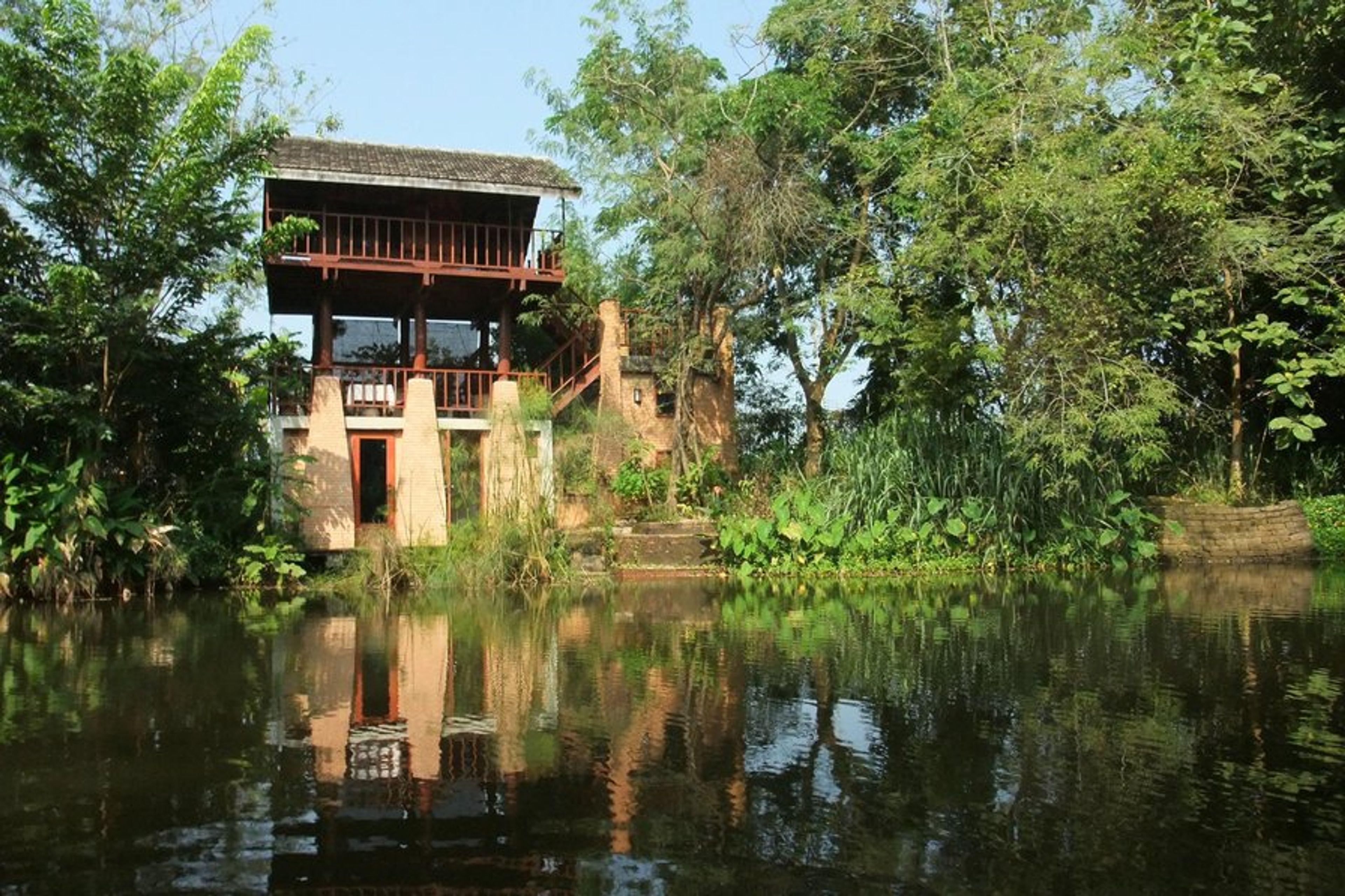Tai Saeng Chan Pavilion, view from pond