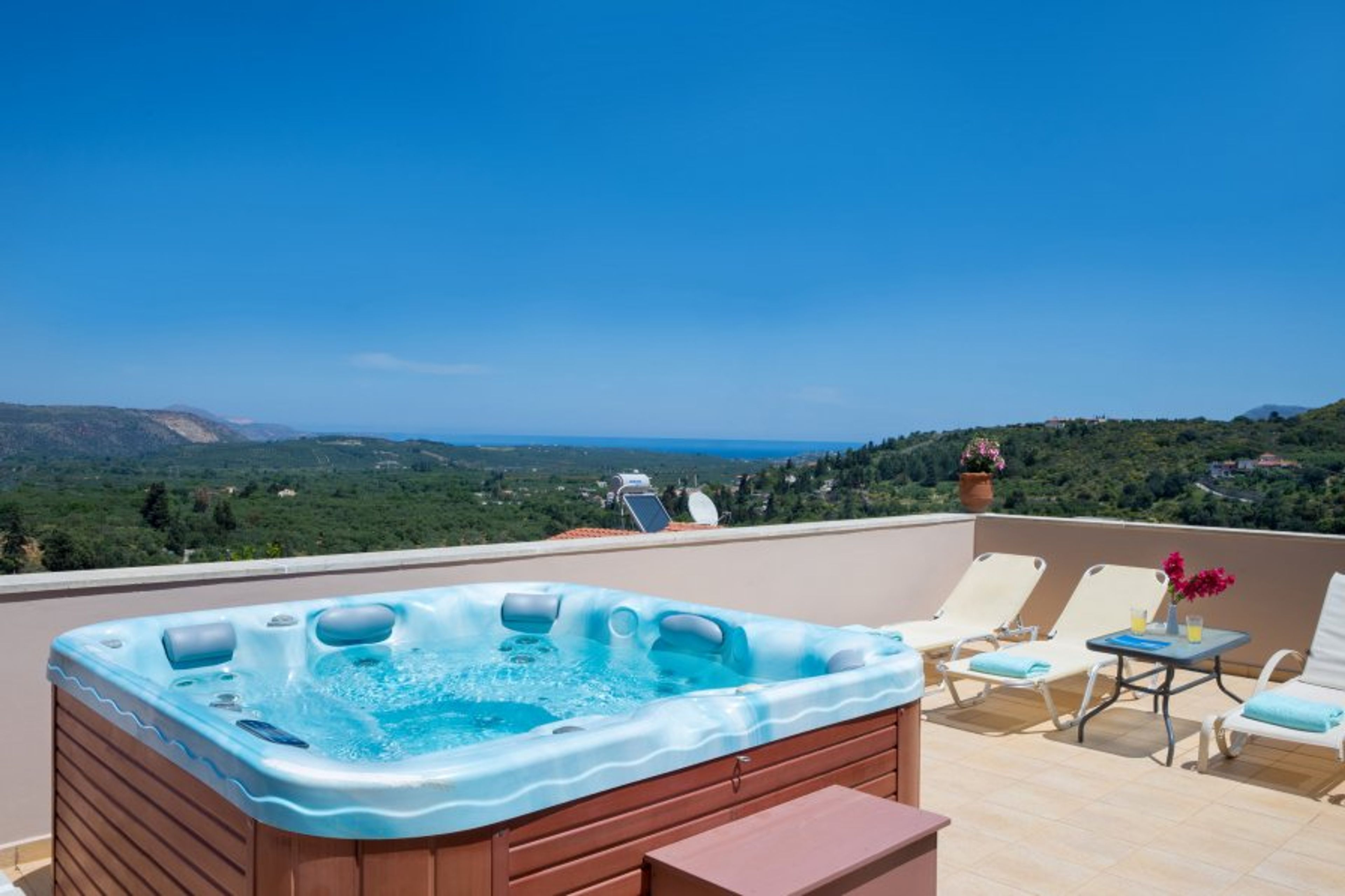 private heated jacuzzi on the terrace with unlimited view