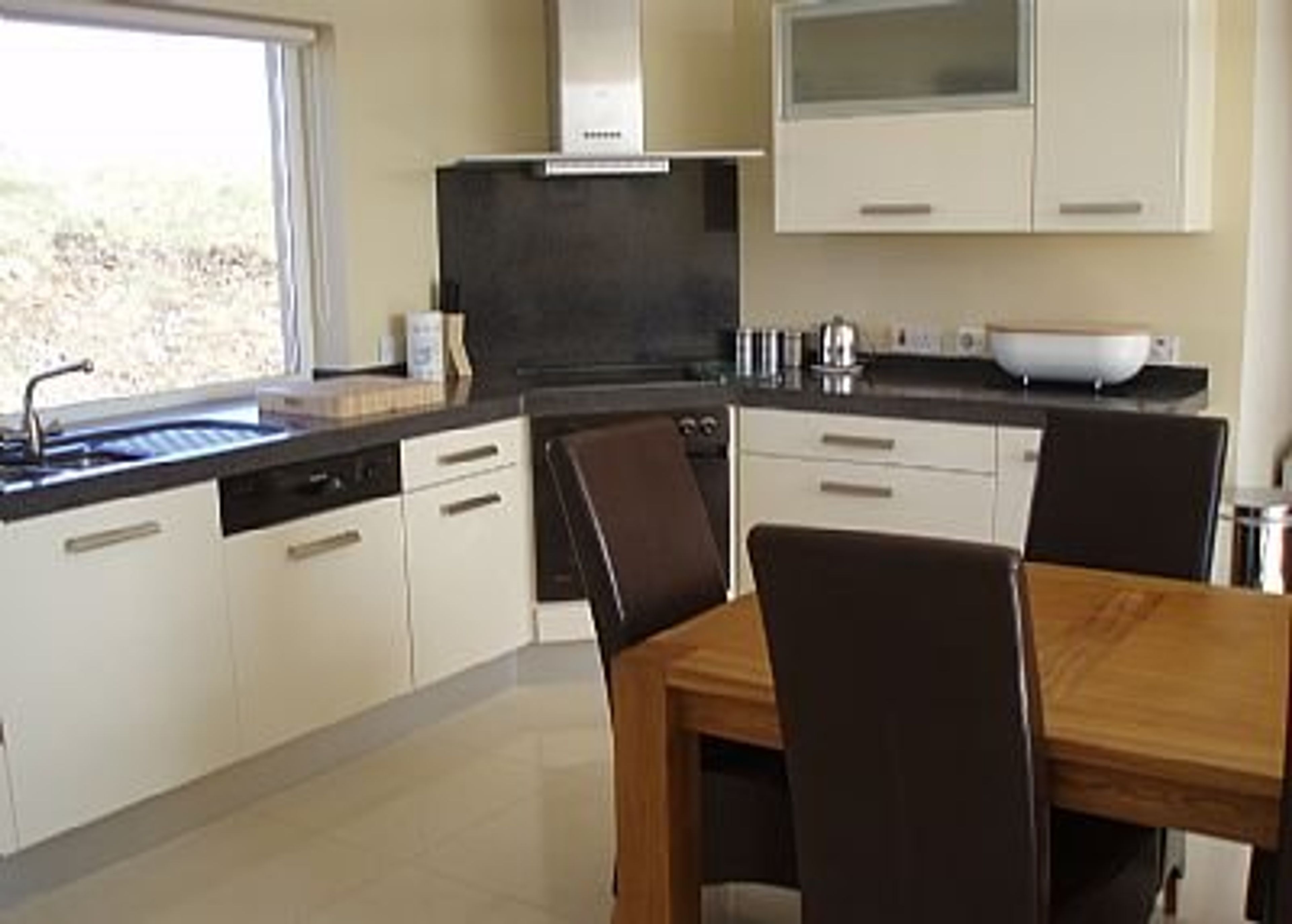 Kitchen/Dining area