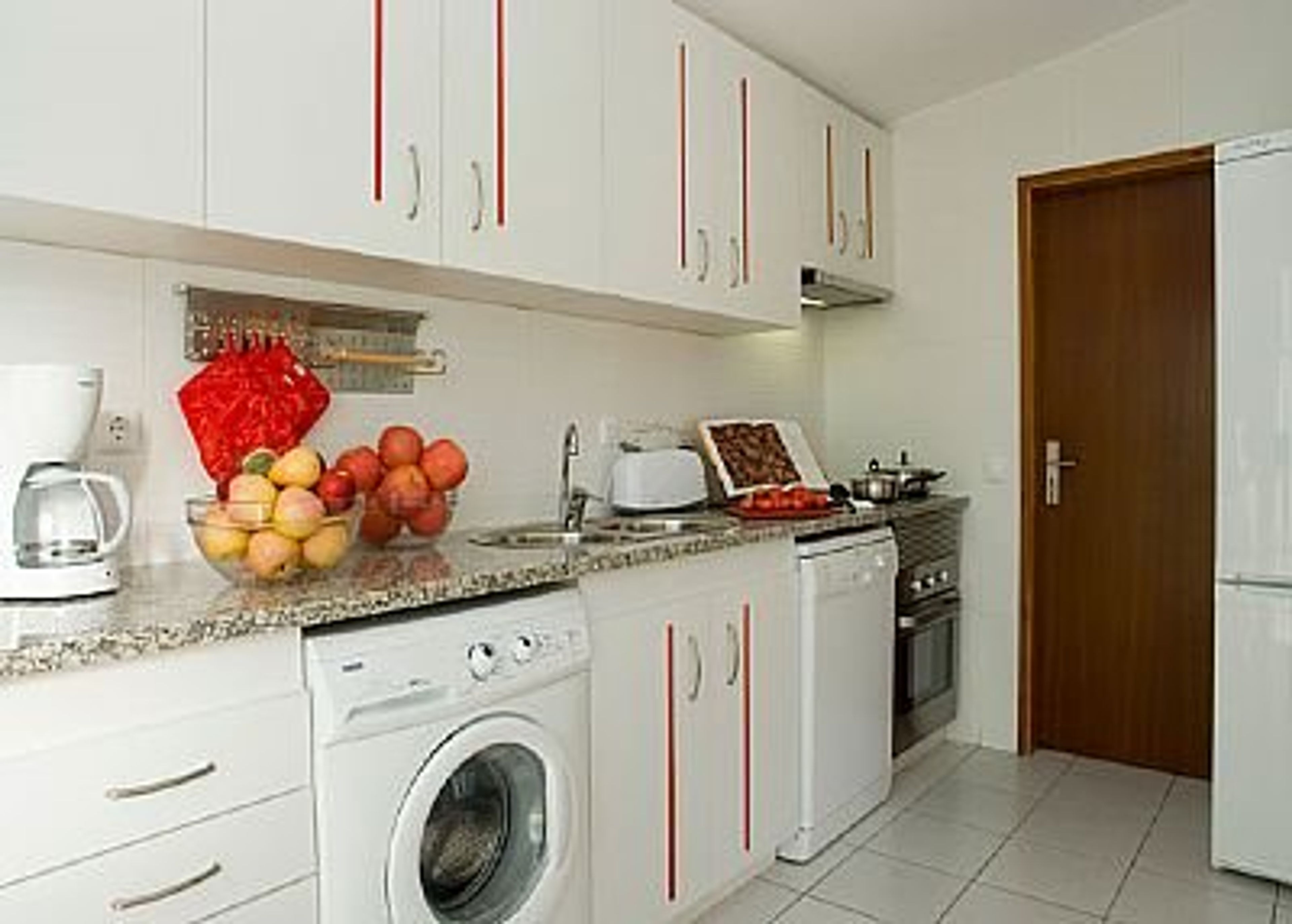 Fully integrated kitchen