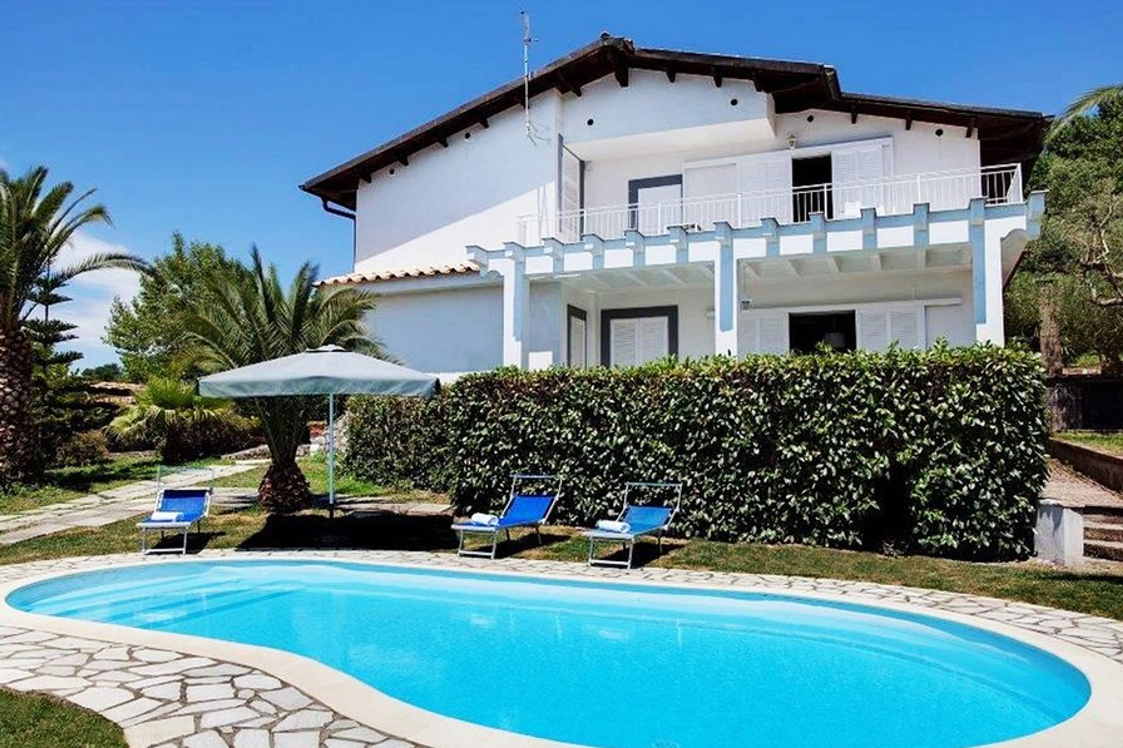 Villa Aldo nice external view and private swimming pool sorrentocoast