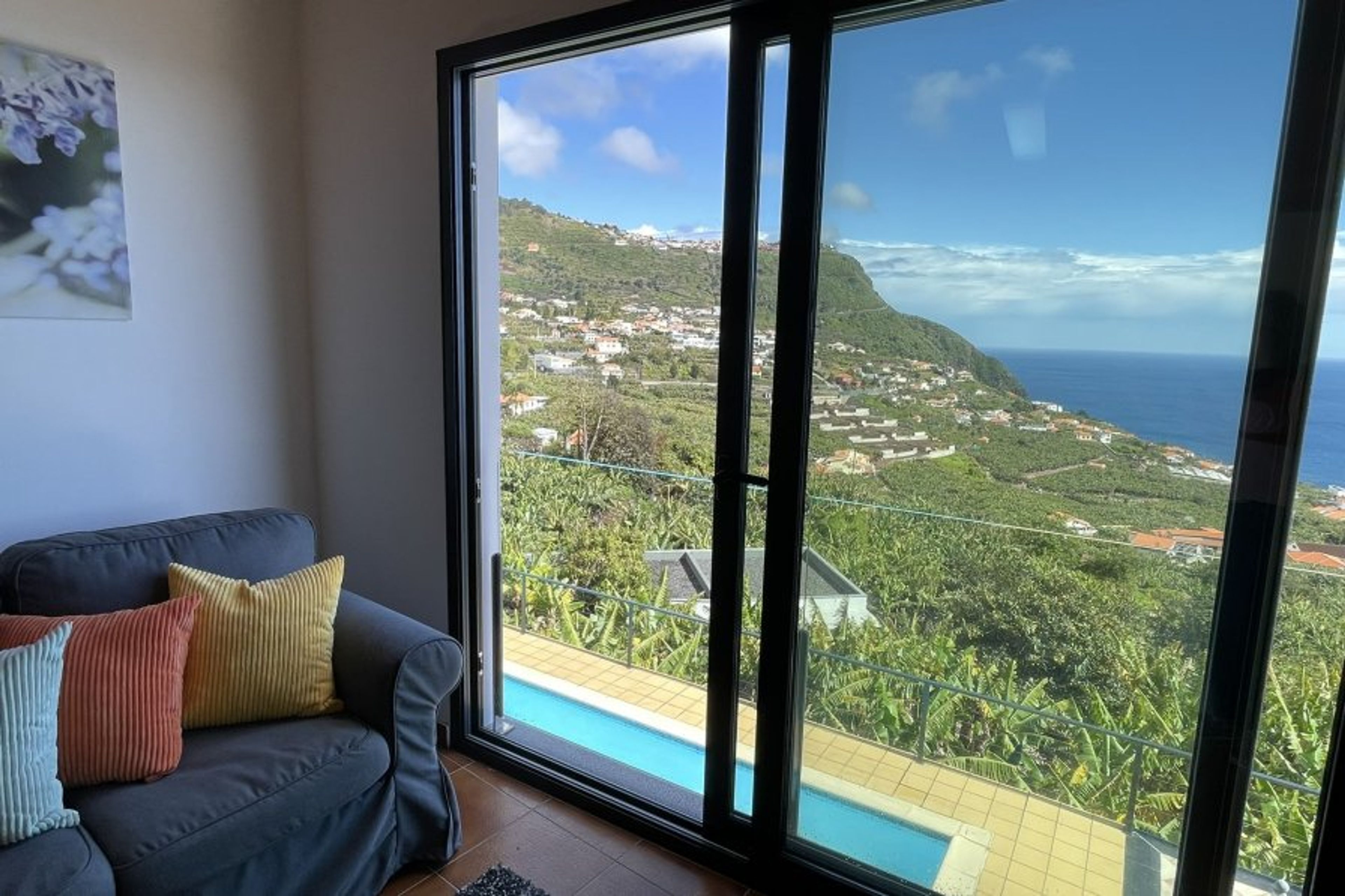 Games room lounge with pool & sea views 