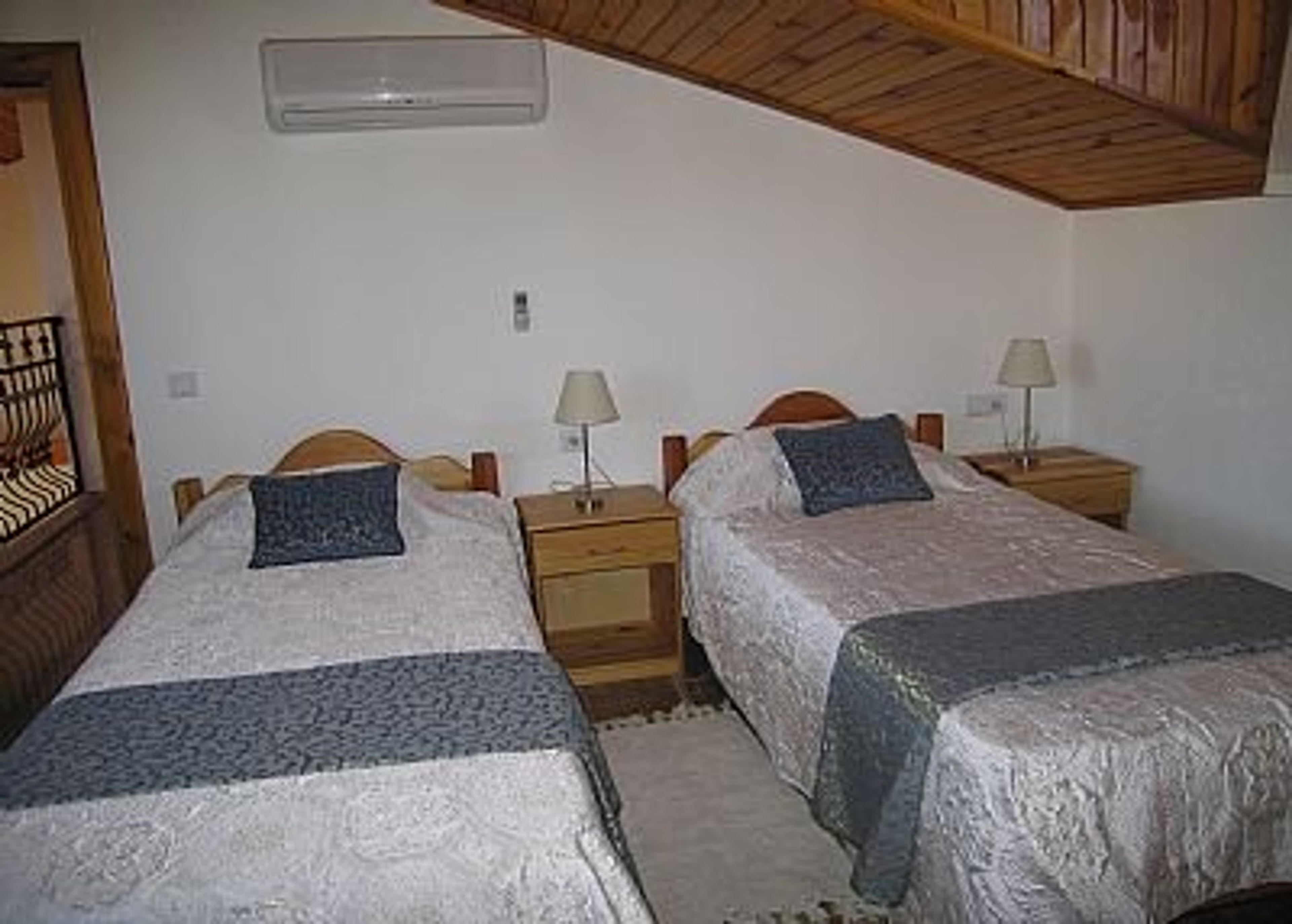 Upstairs twin bedroom